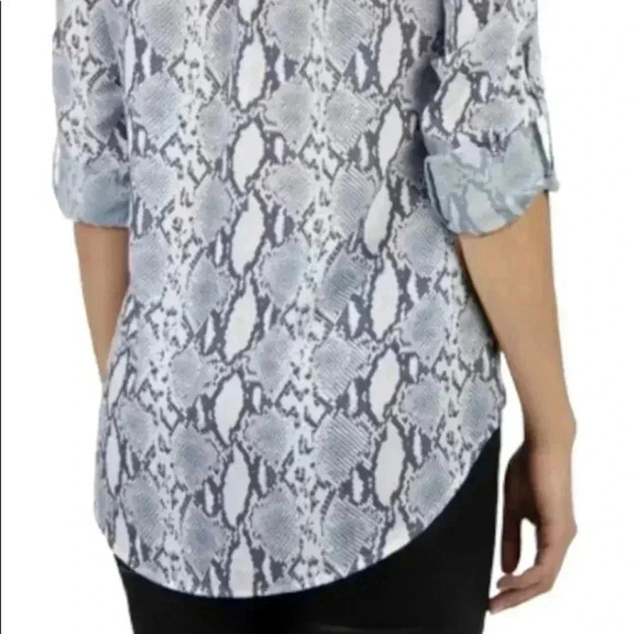 Kut From The Kloth Women’s Snake Print Sinclair Gray White Blouse Size XL - Picture 8 of 14